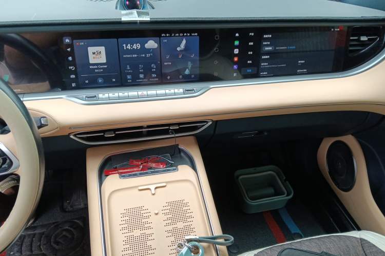 Used VOYAH FREE 2023 Four-Wheel Drive Extended-Range Model with Ultra-Long Range
