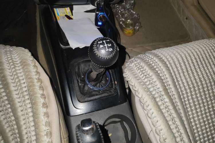 Used Hyundai Elantra 2005 1.6L Manual Standard Edition Gear Lever