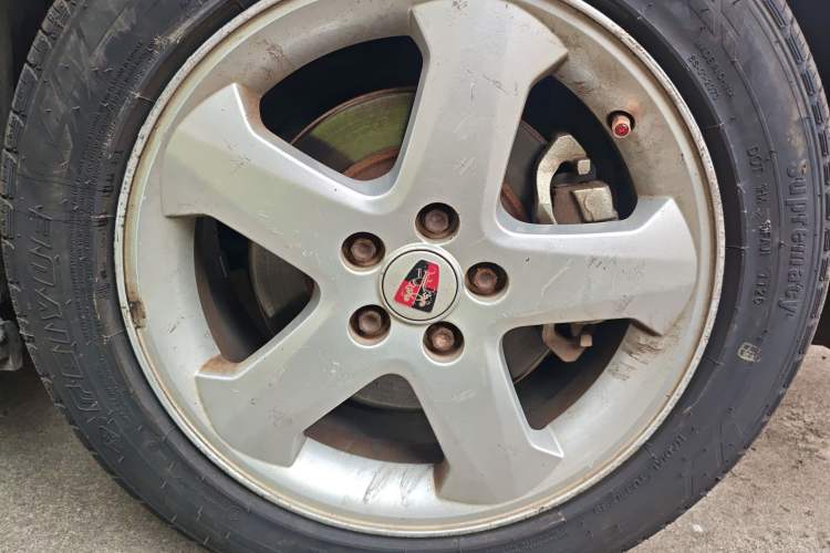 Used Roewe 350 2013 350C 1.5L Automatic Xunyue Edition Right Front Wheel Hub