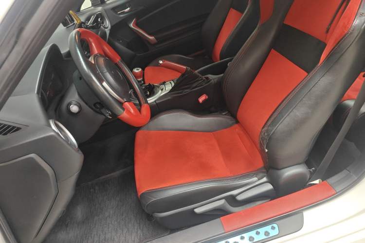 Used Toyota 86 2013 2.0L Manual Luxury Version
