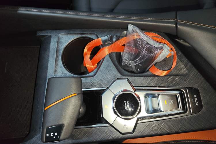 Used CHANGAN UNI-V 2023 1.5T Prestige Model Gear Lever