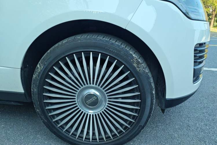 Used Land Rover Range 2018 3.0 SC V6 Grand Edition Right Front Wheel Hub