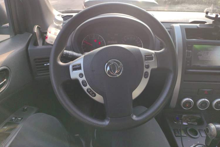 Used Dongfeng Fengdu MX6 2015 2.0L CVT Two-Wheel Drive Dream Edition
