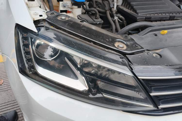 Used Volkswagen Sagitar 2018 280TSI DSG Luxury Model Right Front Headlight