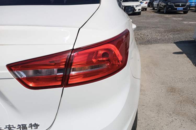 Used Ford Escort 2015 1.5L Automatic Comfort Edition Exterior 3