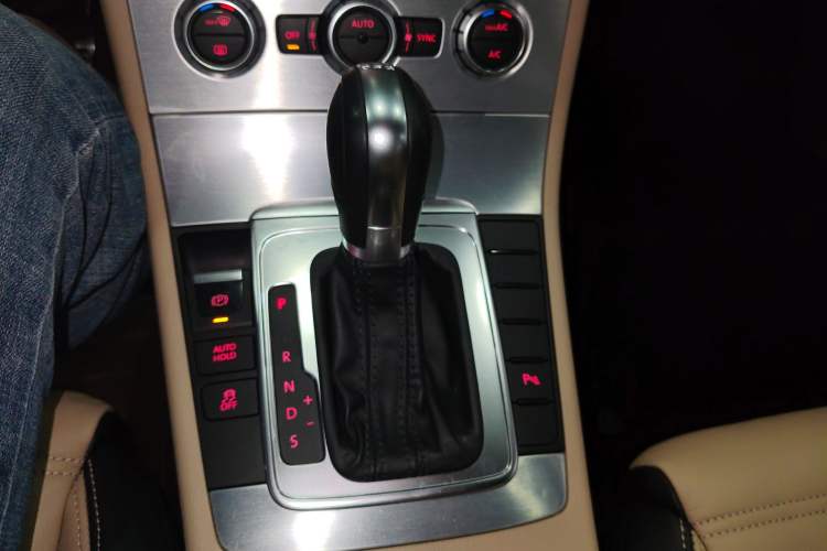 Used Volkswagen FAW-Volkswagen CC 2015 1.8TSI Prestige Model Gear Lever