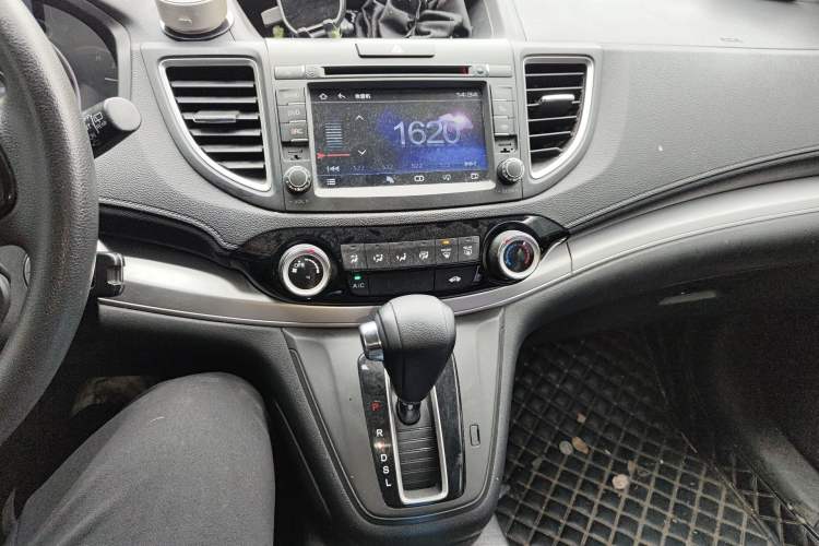 Used Honda CR-V 2016 2.0L two-wheel drive Urban Edition Audio And AC Panel