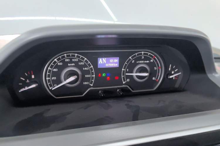 Used SAIC MAXUS Xintu V80 2021 2.0T PLUS AMT City Edition Short Wheelbase Ultra-Low Roof 5/6-Seater
