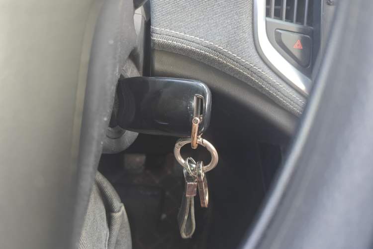 Used Baojun 530 2020 1.5T Manual Comfort Version 6 Seats Vehicle Key