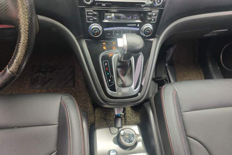 Used Haval H6 2016 Upgraded Model 1.5T Automatic Two-Wheel Drive Elite Version
