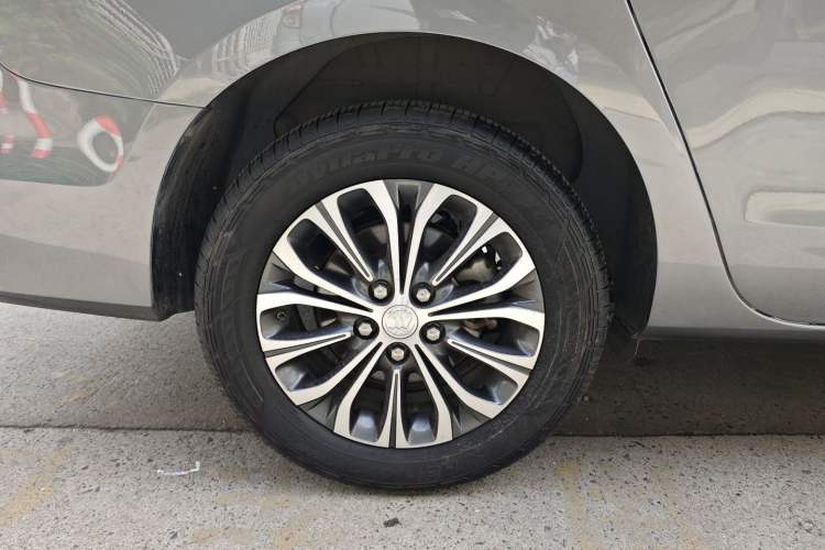 Used Buick GL8 2022 Land Cruiser Executive Class 652T Comfort Model Exterior 5