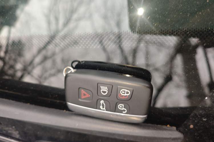 Used Land Rover Discovery Sport 2017 2.0T SE
