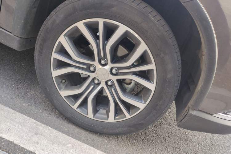 Used Mitsubishi Outlander 2017 2.0L Two-Wheel Drive Glory Edition 5 Seats