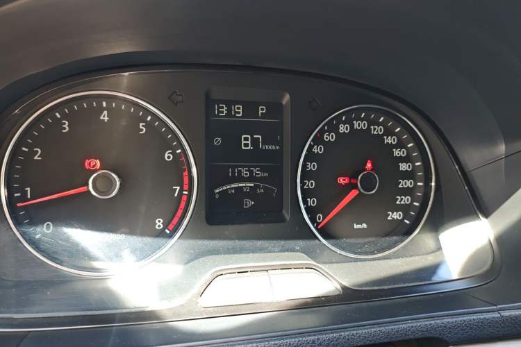 Used Volkswagen Lavida 2013 Revised Version 1.4 TSI DSG Comfort Edition Odometer Close Up