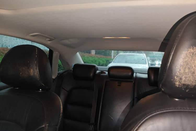 Used Audi A4L 2012 2.0 TFSI automatic standard version
