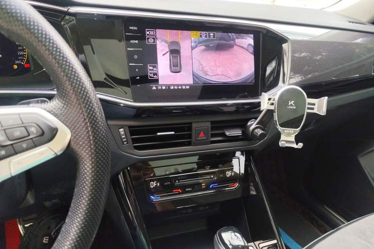 Used Volkswagen Tayron X 2020 330TSI Two-Wheel Drive Luxury Smart Connectivity Version Audio And AC Panel