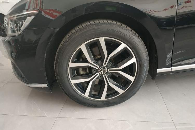 Used Volkswagen Magotan 2020 330TSI DSG Leading Model Left Front Wheel Hub