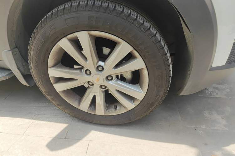 Used Chevrolet Captiva 2014 2.4L 4x4 Flagship Edition 7 Seats Right Front Wheel Hub