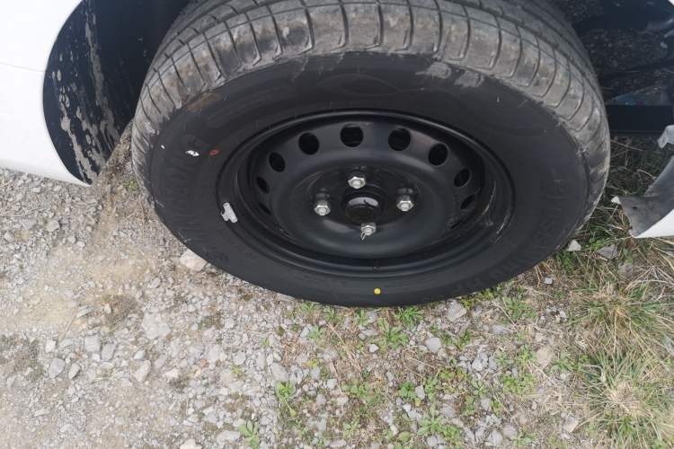 Used Wuling Hongguang New Energy 2025 Extended-Range Hybrid 50 km Standard Version Right Rear Wheel Hub