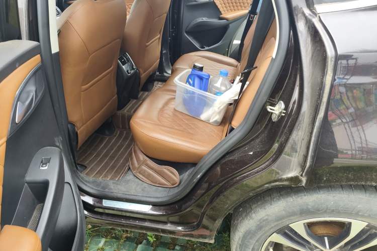 Used BORGWARD BX7 2016 28T Four-Wheel Drive Flagship Version 5 Seats Left Rear Seat