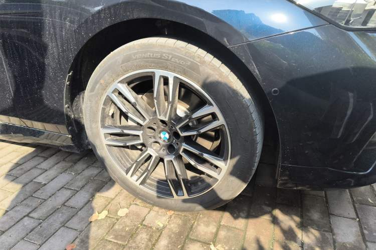 Used BMW 5 Series 2026 530Li Leading M Sport Package Right Front Wheel Hub