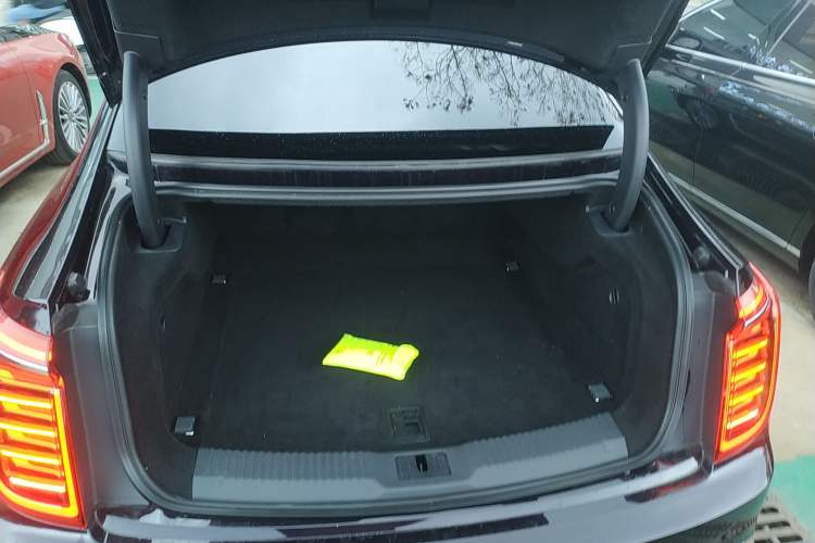 Used Hongqi H9 2020 2.0T Smart Connect Flagship Edition Trunk