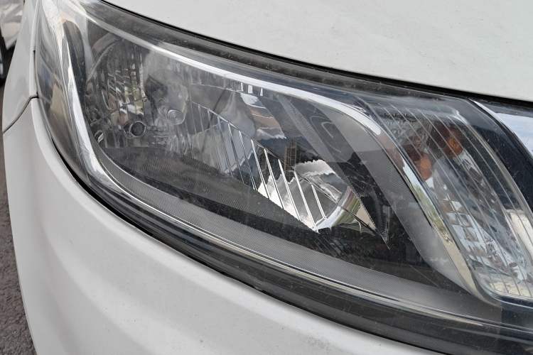 Used Kia K2 2012 Sedan 1.4L MT GLS Commemorative Edition
