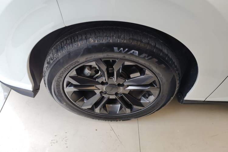 Used Dongfeng Aeolus Yixuan 2024 1.5L Automatic JingSu Edition Left Front Wheel Hub