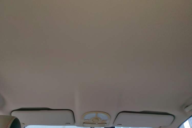 Used FAW Yingzhi 737 2015 1.5L Manual Deluxe Navigation Version Headliner