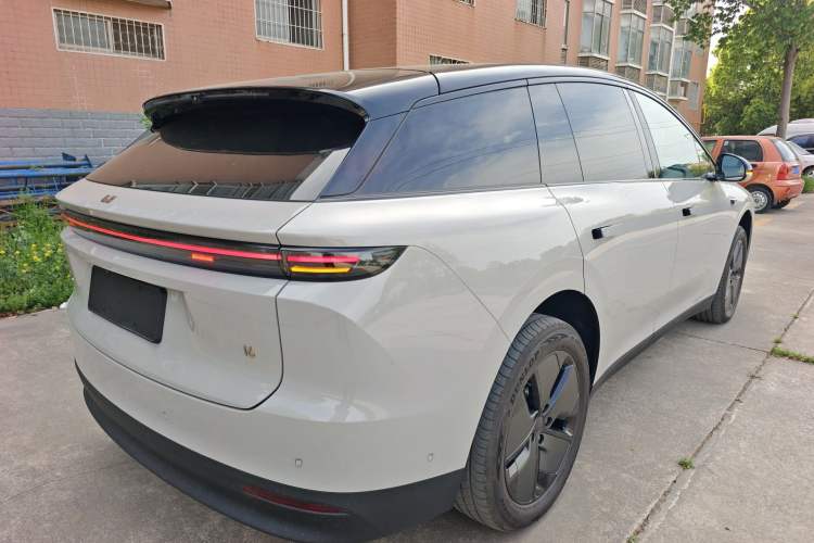 Used Li Auto i6 2025 Model Two-Wheel-Drive Standard Type Rear Right 45 Deg