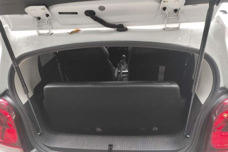 Used Roewe Clever 2022 311km QiQi BoBo Edition Trunk