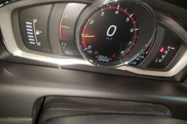 Used Volvo XC60 2017 T5 AWD Smart Upgrade Edition Odometer Close Up