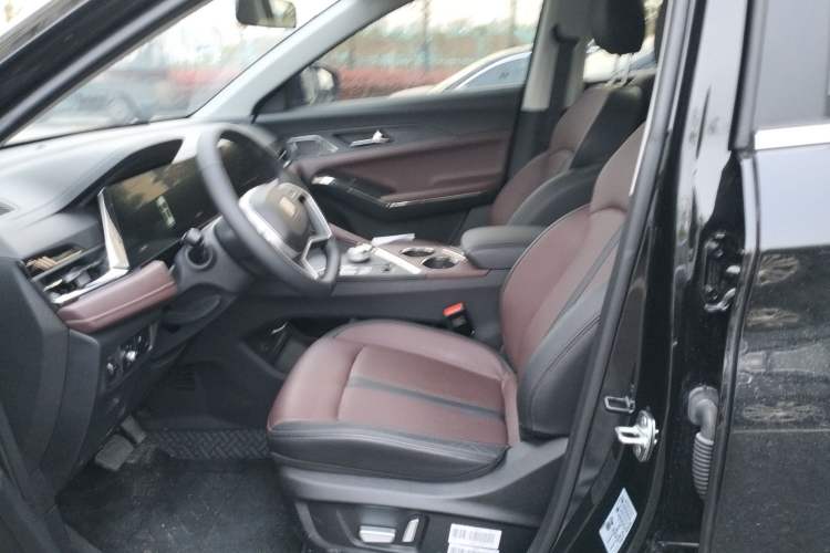 Used SOL X8 PLUS 2023 1.5 TGDI DCT Smart Edition 7-Seater Left Front Seat