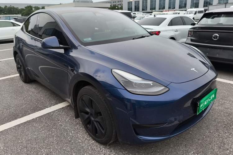 Used Tesla Model Y 2023 Rear-Wheel-Drive Version Front Right 45 Deg