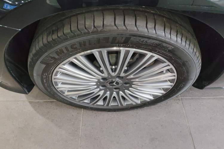 Used Mercedes-Benz E-Class 2023 E 300 L Luxury Model Exterior 4