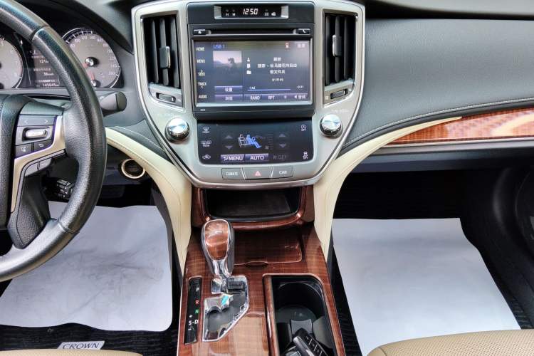 Used Toyota Crown 2015 2.0T Fashion Edition Audio And AC Panel