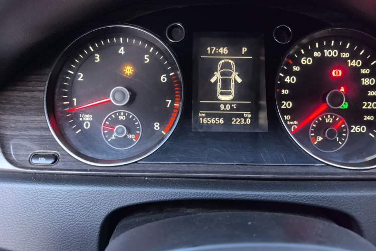 Used Volkswagen Magotan 2012 1.8TSI Prestige Model Odometer Close Up