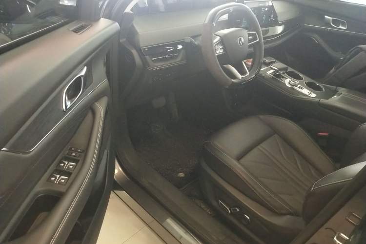 Used CHANGAN UNI-K 2023 2.0T Two-Wheel Drive YueShang Trim