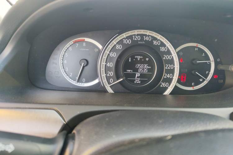 Used Honda Accord 2015 2.0L LX Comfort Edition Odometer Close Up