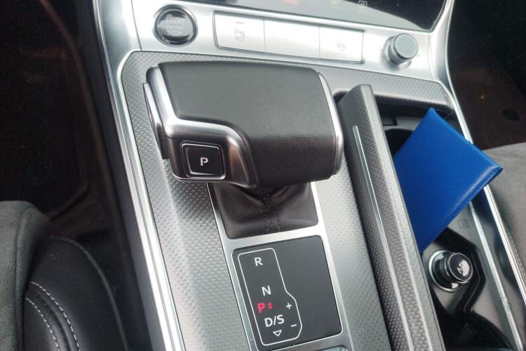 Used Audi A6L 2023 Revised 45 TFSI Prestige Dynamic Edition Gear Lever