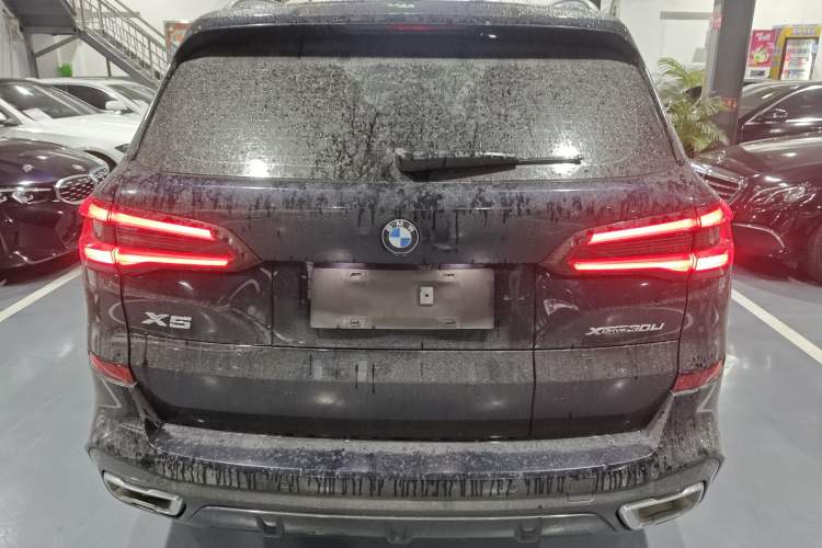 Used BMW X5 2022 xDrive 30Li Luxury M Sport Package
