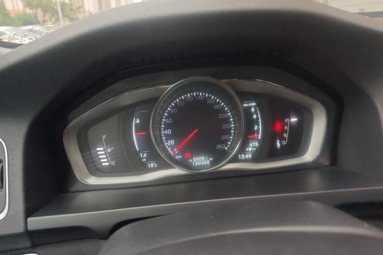 Used Volvo S60 2015 S60L T5 Intelligent Drive Edition Odometer Close Up