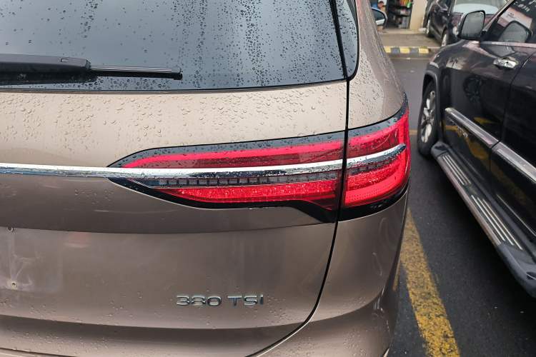 Used Volkswagen Viloran 2020 380TSI Prestige Edition Right Rear Taillight