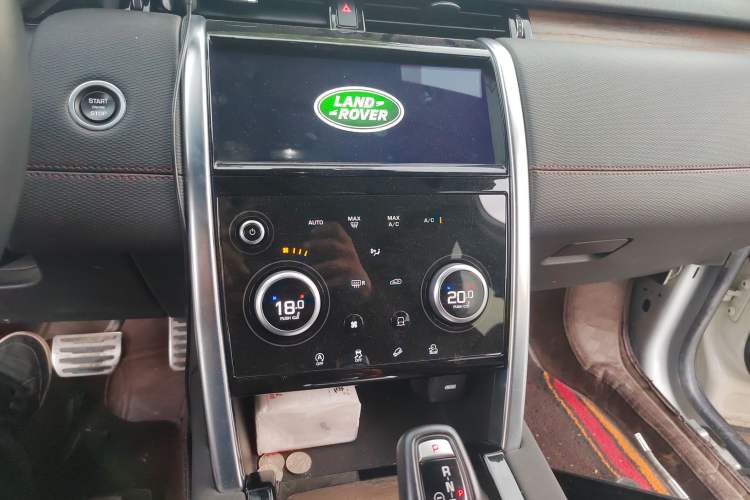 Used Land Rover Discovery Sport 2021 249 PS R-Dynamic SE Performance Tech Edition 7 Seats Audio And AC Panel