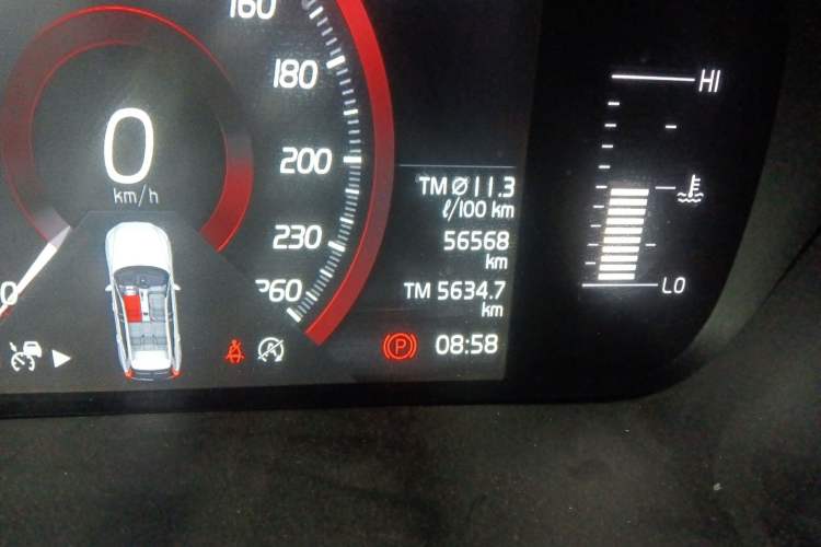 Used Volvo XC60 2021 T5 4x4 Smart Luxury Edition Odometer Close Up