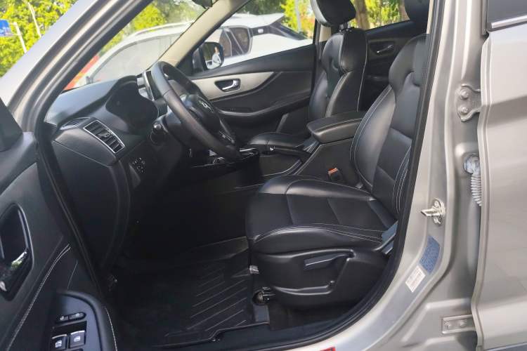 Used Dongfeng Fengon S560 2018 1.8L Manual Urban Model 7 Seats
