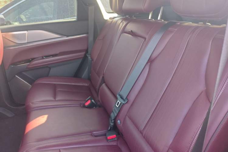 Used Cadillac XT5 2025 2.0T Platinum Edition Left Rear Seat