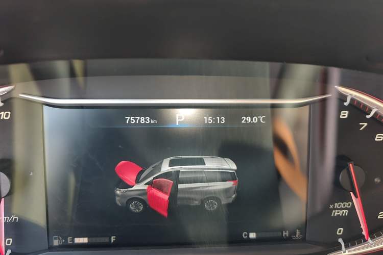 Used SAIC MAXUS G50 2019 1.5T First Edition Automatic Luxury Version 6 Seats Odometer Close Up