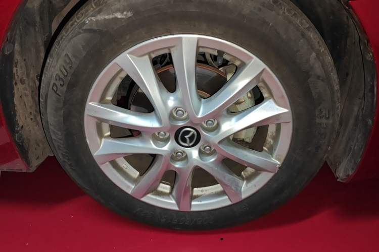 Used Mazda 3 Axela 2014 Sedan 1.5L Automatic Luxury Model
