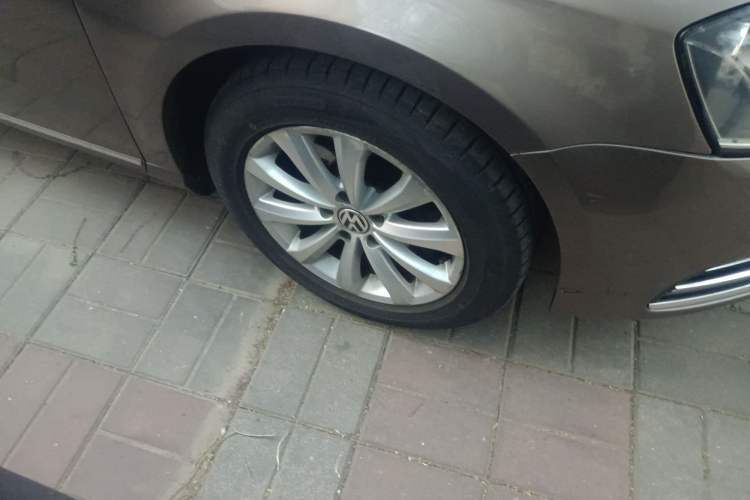 Used Volkswagen Magotan 2013 1.8TSI Premier Model Right Front Wheel Hub